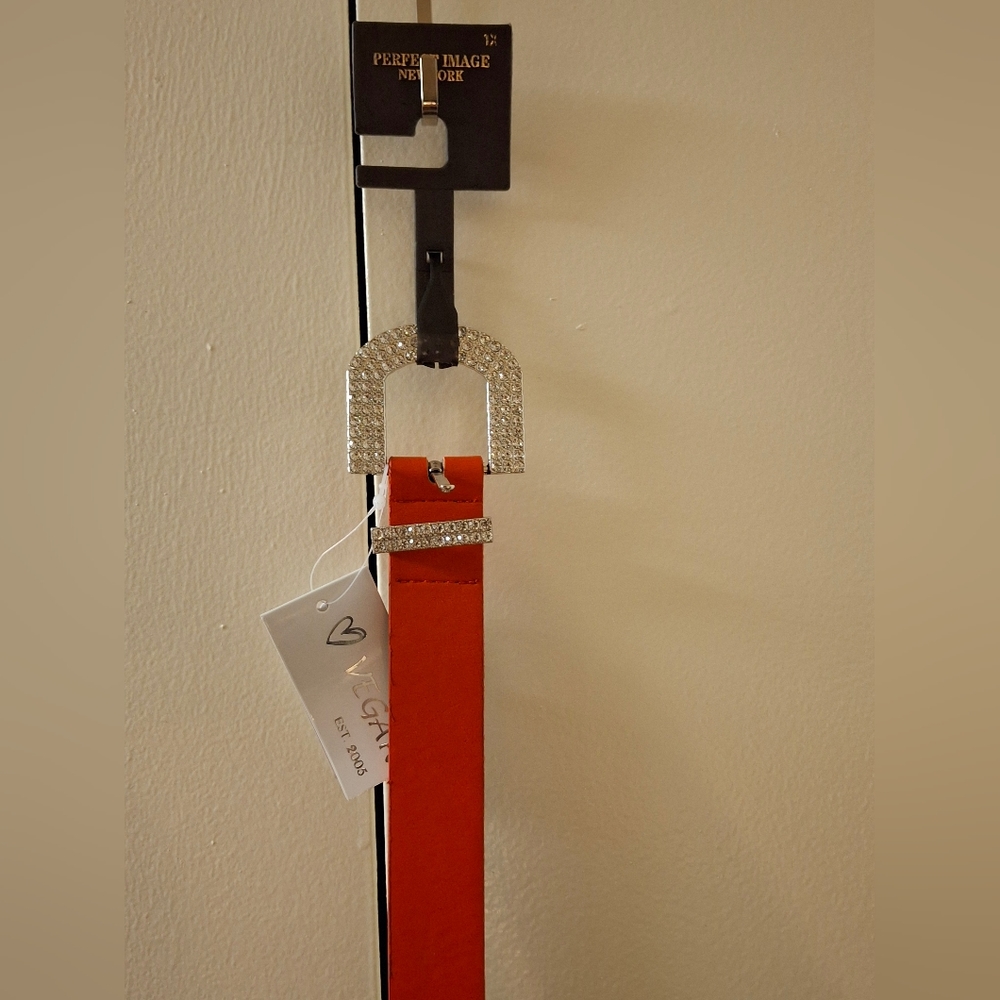 🎉3/$10🎉 Woman's  belt red Rhinestone 1X NWT perfect image New York